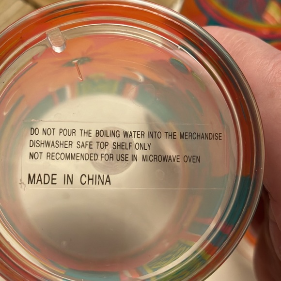 FLOWER POWER MOD 20 oz PLASTIC TUMBLERS  USE FOR PARTY DECOR OR THEME COOL 😎 - Picture 9 of 9